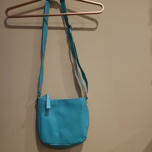 Rocawear classic crossbody bag 11×10×2 in. - Picture 3 of 9